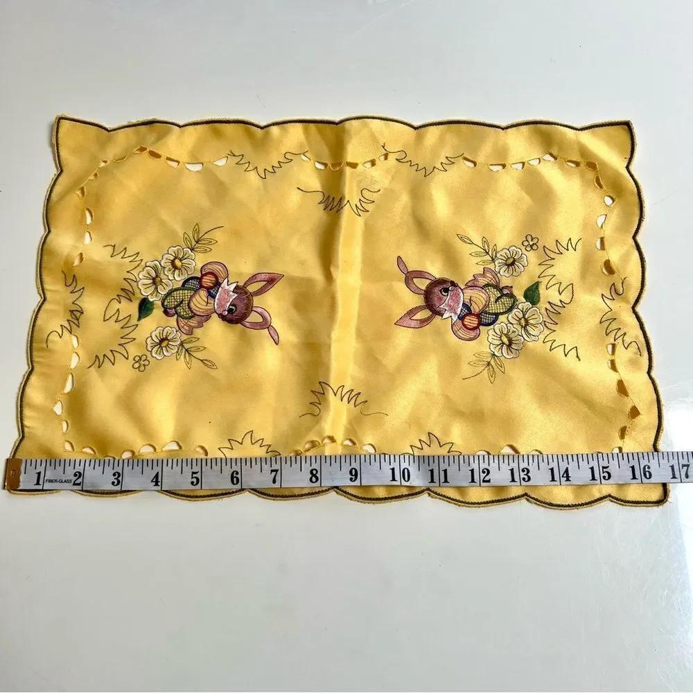 Vintage 1960s 1970s 10 PC Scalloped Edge Embroidered Dinner Napkins Bunny Doily